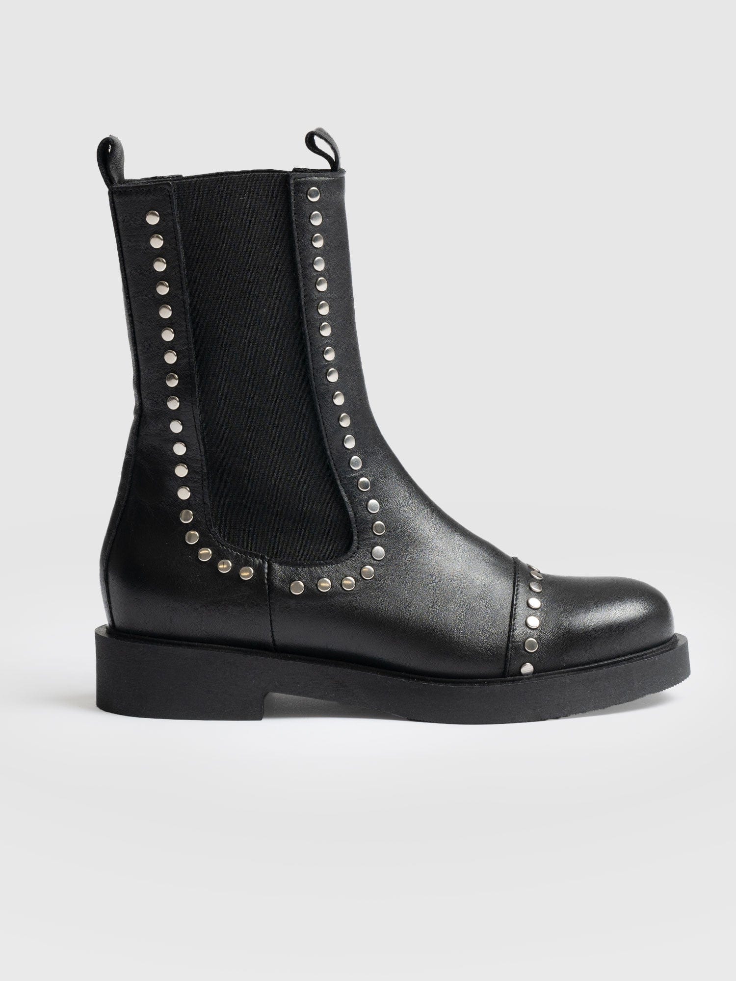 Studded Chelsea Boot Black - Women's Leather Boots | Saint + Sofia® EU
